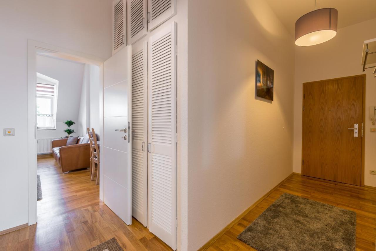 Apartment Media *