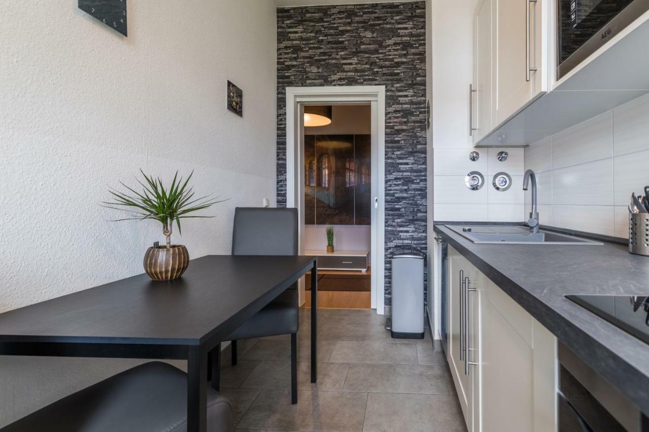 Apartment Media *