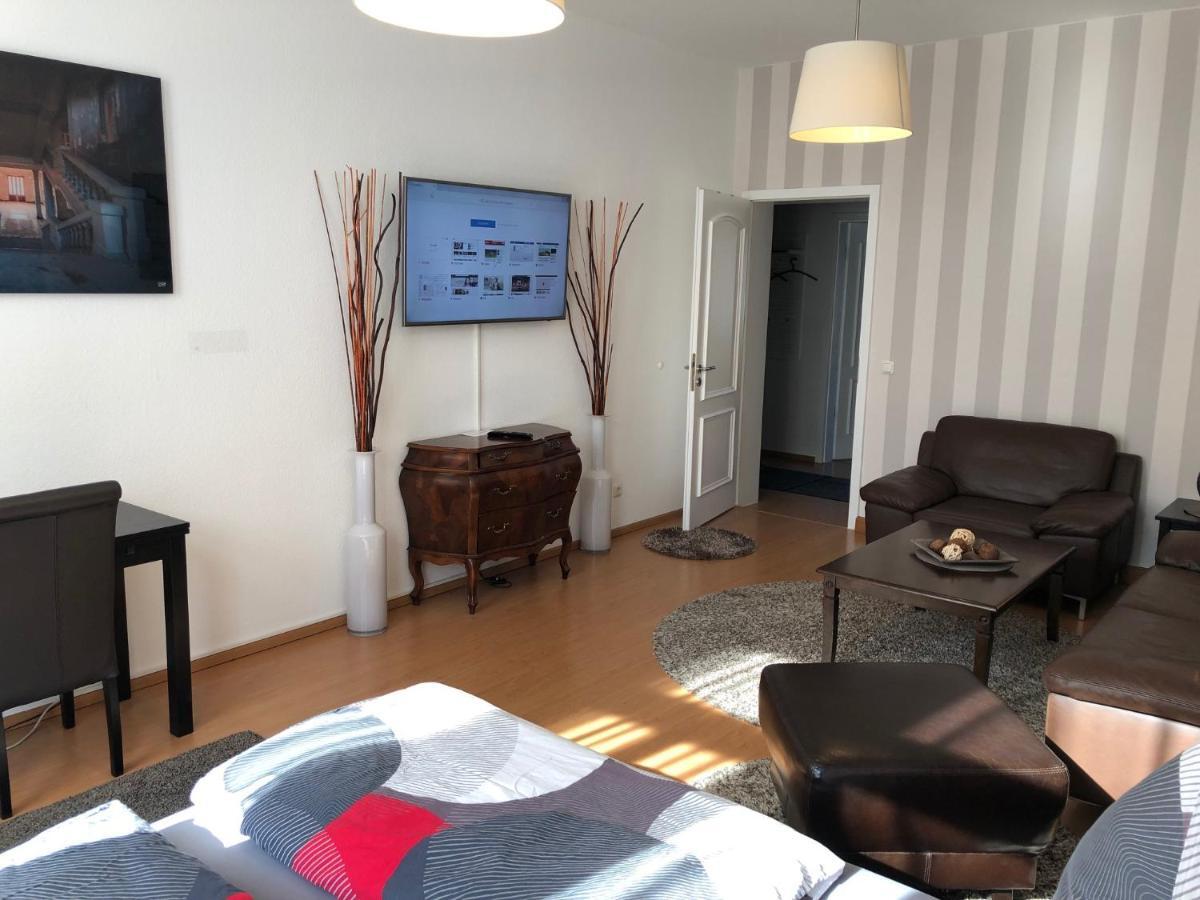 Apartment Media *