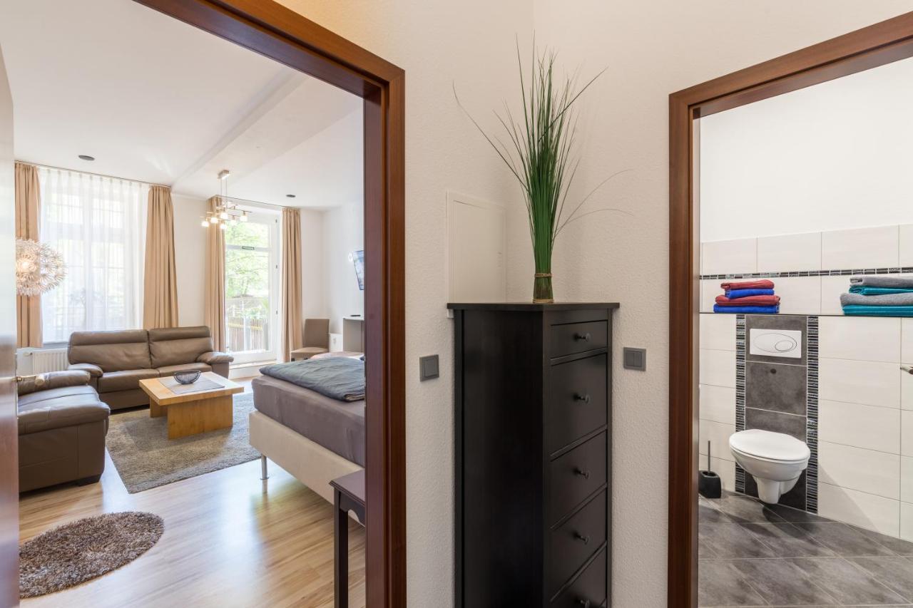 Apartment Media *