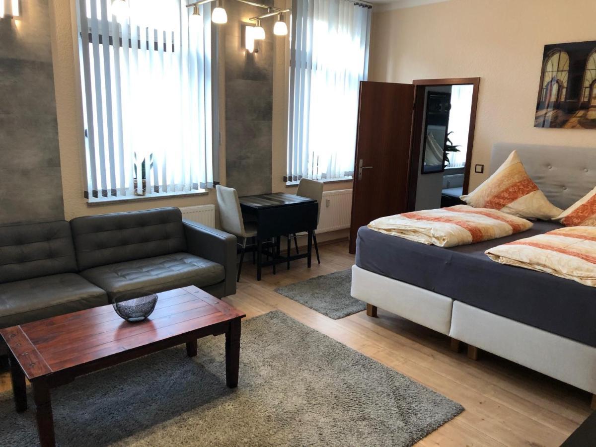 Apartment Media *