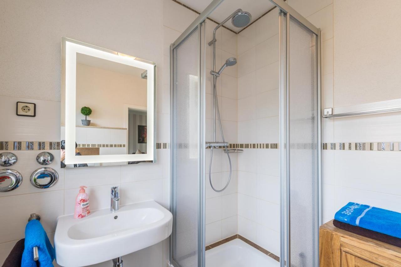 Apartment Media *